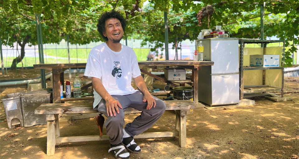 秋のマスカットオブアレキサンドリア生産者行坂本典隆さん